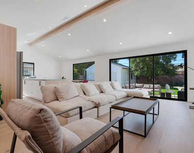 19602 Hamlin Street - Photo Thumbnail 11