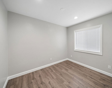 1545 W 23rd Street - Photo Thumbnail 3