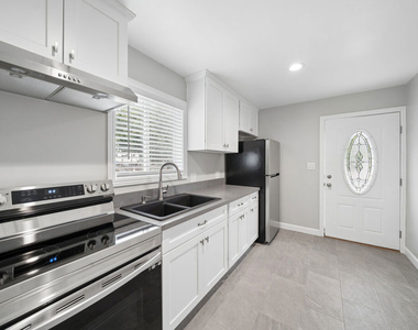 1545 W 23rd Street - Photo Thumbnail 1