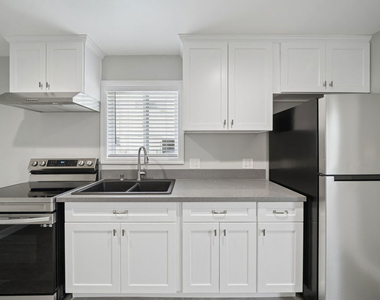 1545 W 23rd Street - Photo Thumbnail 2