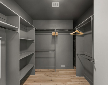 4806 Sylmar Ave Penthouse - Photo Thumbnail 15