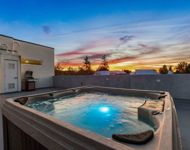 4806 Sylmar Ave Penthouse - Photo Thumbnail 60
