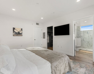 4806 Sylmar Ave Penthouse - Photo Thumbnail 40