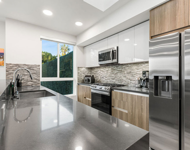 4806 Sylmar Ave Penthouse - Photo Thumbnail 5