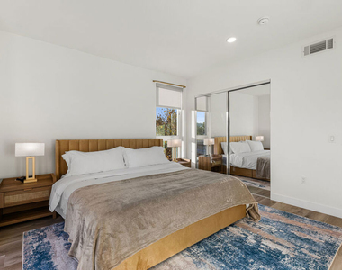 4806 Sylmar Ave Penthouse - Photo Thumbnail 50