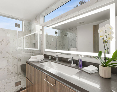 4806 Sylmar Ave Penthouse - Photo Thumbnail 16