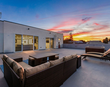 4806 Sylmar Ave Penthouse - Photo Thumbnail 9