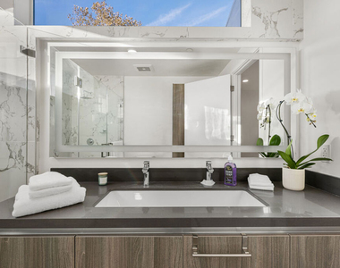 4806 Sylmar Ave Penthouse - Photo Thumbnail 44