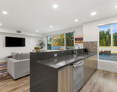 4806 Sylmar Ave Penthouse - Photo Thumbnail 36
