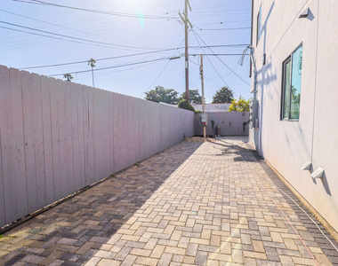 1923 1/2 Carmona Avenue - Photo Thumbnail 10