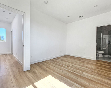 1923 1/2 Carmona Avenue - Photo Thumbnail 22