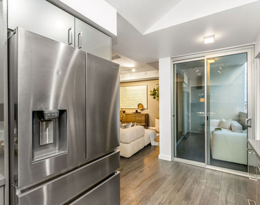 7250 Franklin Avenue - Photo Thumbnail 31