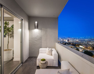 7250 Franklin Avenue - Photo Thumbnail 46