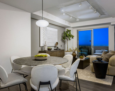 7250 Franklin Avenue - Photo Thumbnail 44