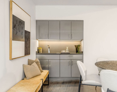 7250 Franklin Avenue - Photo Thumbnail 25