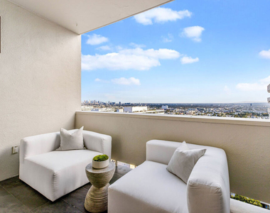 7250 Franklin Avenue - Photo Thumbnail 12