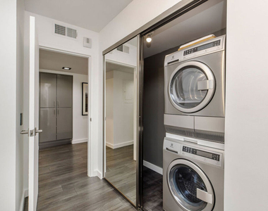 7250 Franklin Avenue - Photo Thumbnail 9