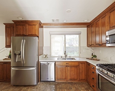 272 N Chester Avenue - Photo Thumbnail 18