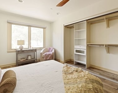 272 N Chester Avenue - Photo Thumbnail 31