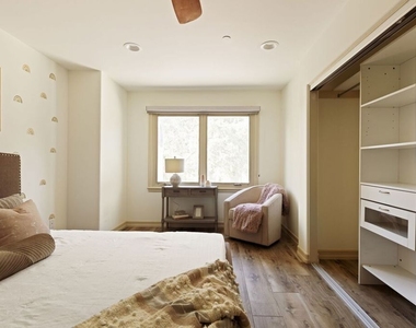 272 N Chester Avenue - Photo Thumbnail 29