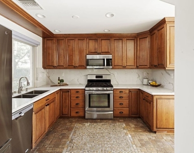 272 N Chester Avenue - Photo Thumbnail 20