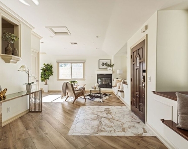 272 N Chester Avenue - Photo Thumbnail 3
