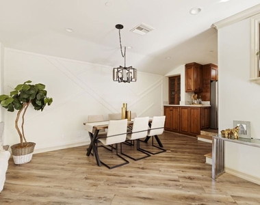 272 N Chester Avenue - Photo Thumbnail 11