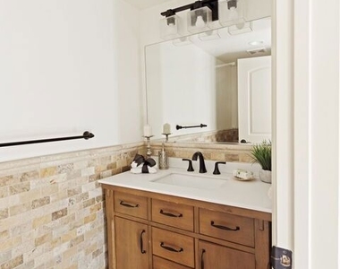 272 N Chester Avenue - Photo Thumbnail 16
