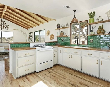 5928 Chula Vista Avenue - Photo Thumbnail 3