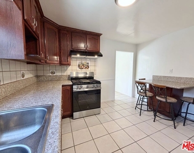 2407 Fernleaf Street - Photo Thumbnail 7