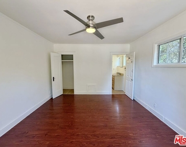 2407 Fernleaf Street - Photo Thumbnail 9