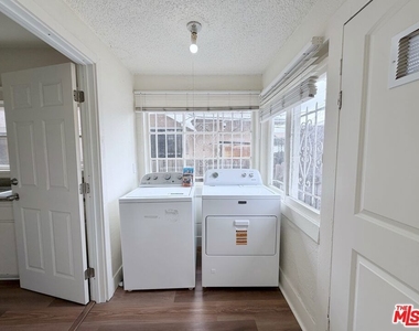 860 W 56th Street - Photo Thumbnail 10