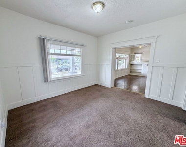 860 W 56th Street - Photo Thumbnail 14