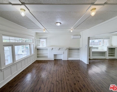 860 W 56th Street - Photo Thumbnail 2