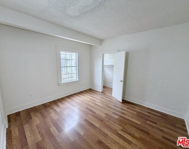 860 W 56th Street - Photo Thumbnail 16
