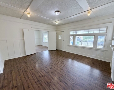860 W 56th Street - Photo Thumbnail 11