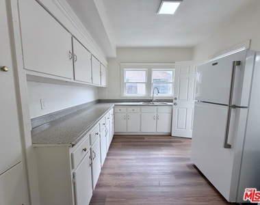 860 W 56th Street - Photo Thumbnail 9