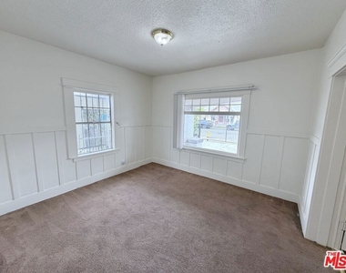 860 W 56th Street - Photo Thumbnail 12