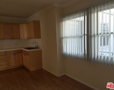 615 N Rossmore Avenue - Photo Thumbnail 2