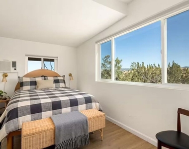 6036 Chula Vista Avenue - Photo Thumbnail 10