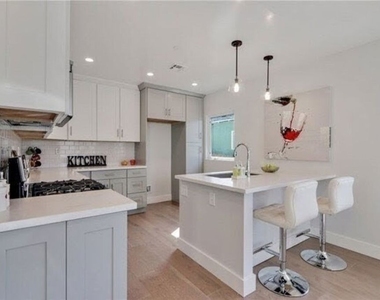 919 Isabel Street - Photo Thumbnail 6