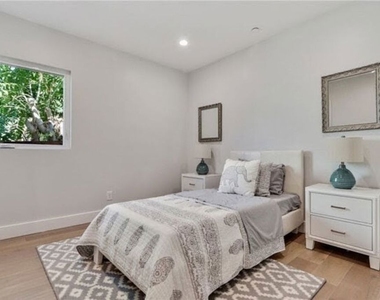 919 Isabel Street - Photo Thumbnail 12
