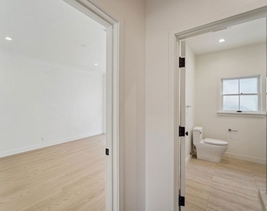 9122 W 3rd Street - Photo Thumbnail 21