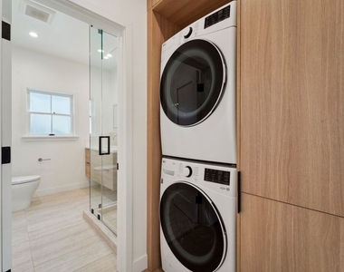 9122 W 3rd Street - Photo Thumbnail 16