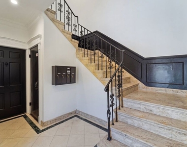 9122 W 3rd Street - Photo Thumbnail 5