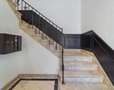 9122 W 3rd Street - Photo Thumbnail 4