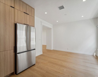 9122 W 3rd Street - Photo Thumbnail 14