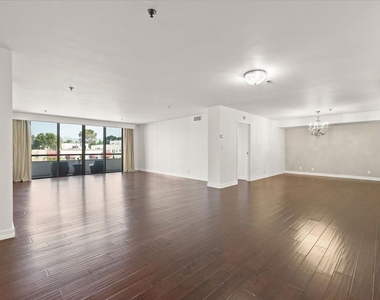 10660 Wilshire Boulevard - Photo Thumbnail 1