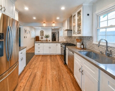 5245 Ventura Canyon Avenue - Photo Thumbnail 2