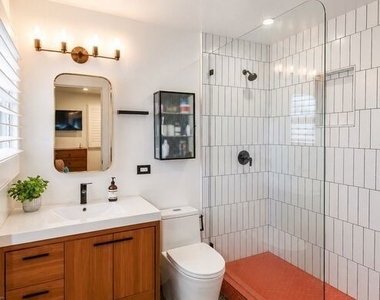 5245 Ventura Canyon Avenue - Photo Thumbnail 12